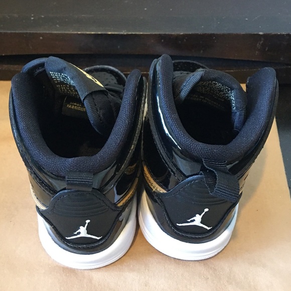 New Jordan Legacy 312 Black Gold Patent size 5C. - Picture 5 of 5